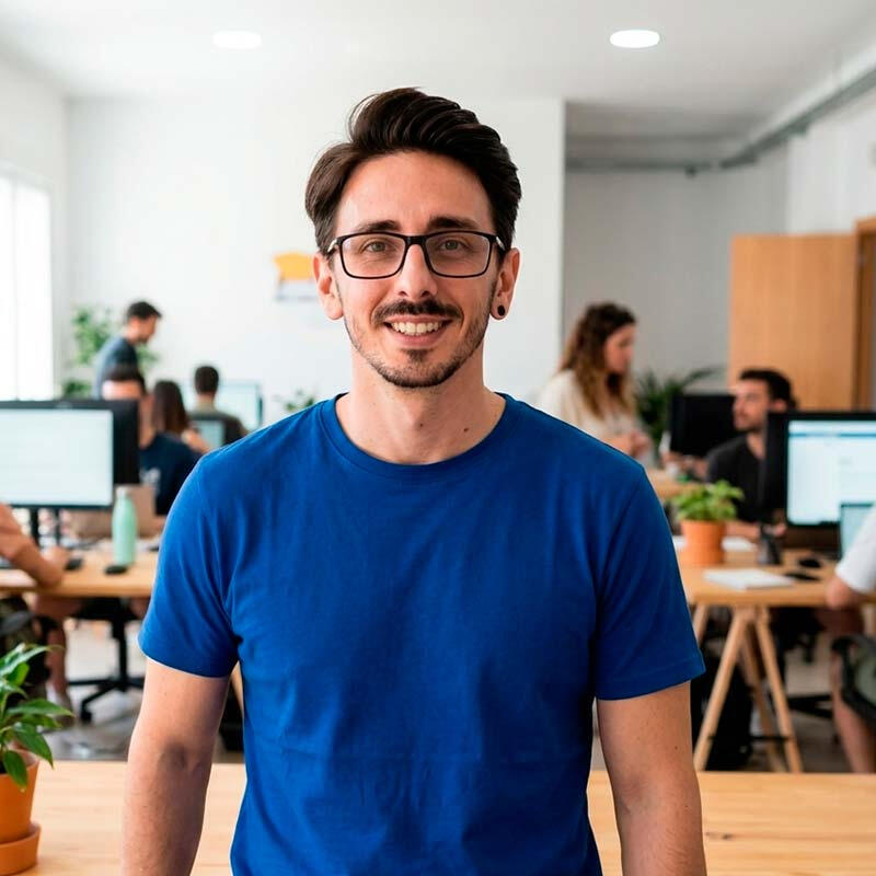 Membro criador do produto Sua Primeira Página que cria sites simples e landing pages para instagram, google e outras redes sociais.